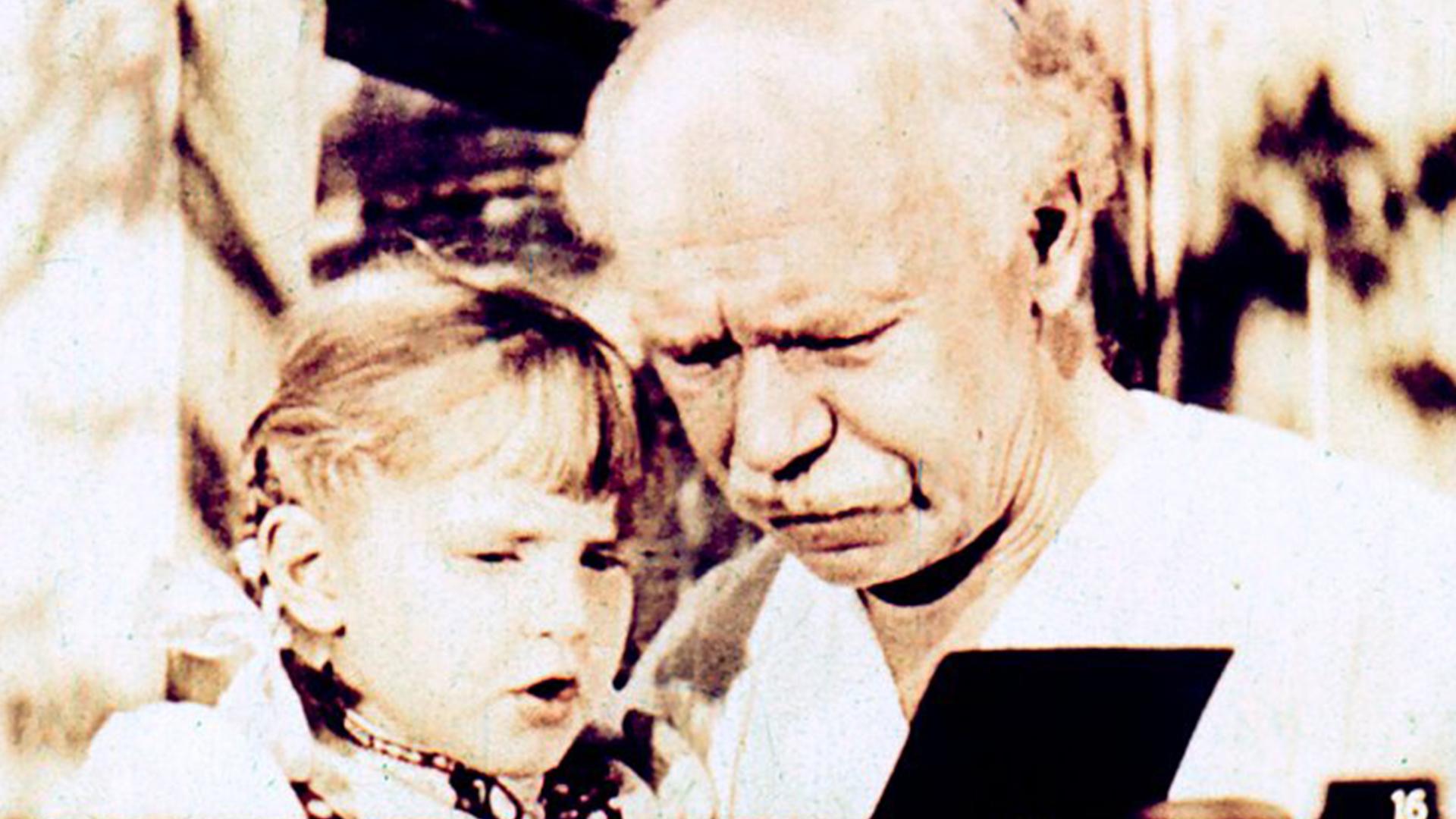 Девочка ищет отца. Цветная история (devochka-ischet-ottsa-tsvetnaja-istorija) Документальный фильм