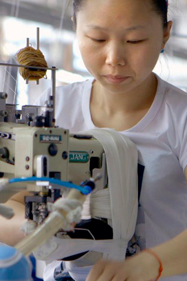 Signora Emilia und die Strümpfe in China (signora-emilia-und-die-strmpfe-in-china) Документальный фильм