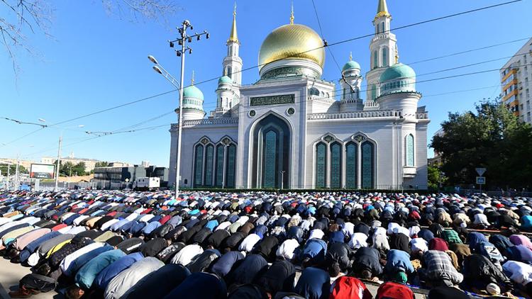 Постер Праздник Ураза-байрам. Трансляция из Московской Соборной мечети