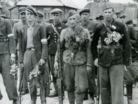 Fotograf partyzantów (fotograf-partyzantw) Документальный фильм