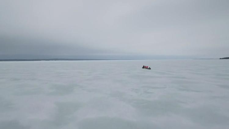 Постер Под лёд