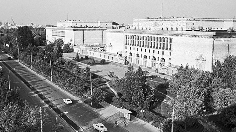 Постер Большие деньги советского кино