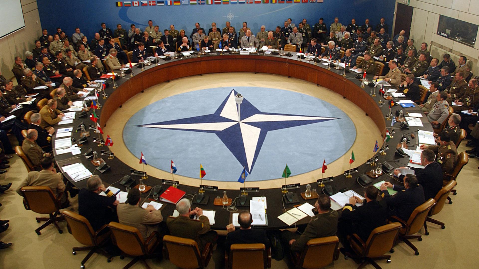 aNATOmy: Stāsts par NATO vēsturi, lomu un nākotni (anatomy-ststs-par-nato-vsturi-lomu-un-nkotni) Познавательное