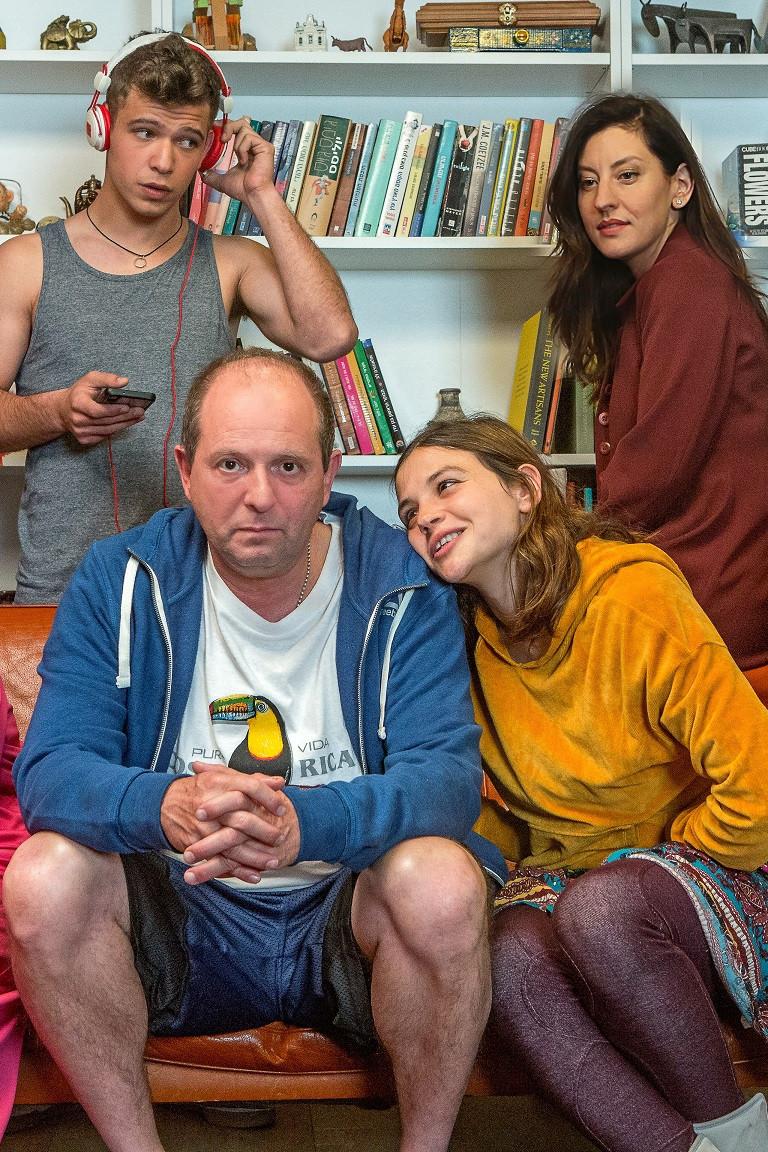 אבא משתדל Сериал