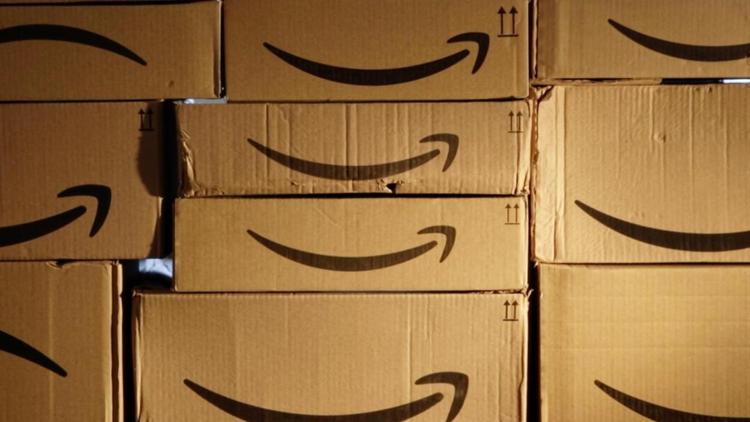 Постер Amazon — Die ganze Welt im Pappkarton