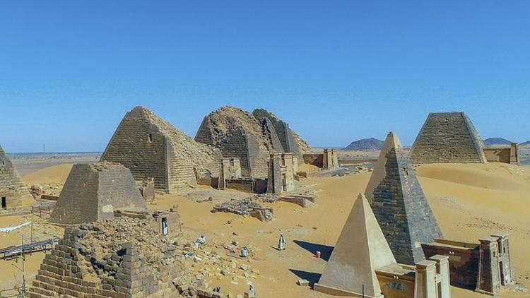 Постер Black Pharaos: Sudans vergessene Pyramiden