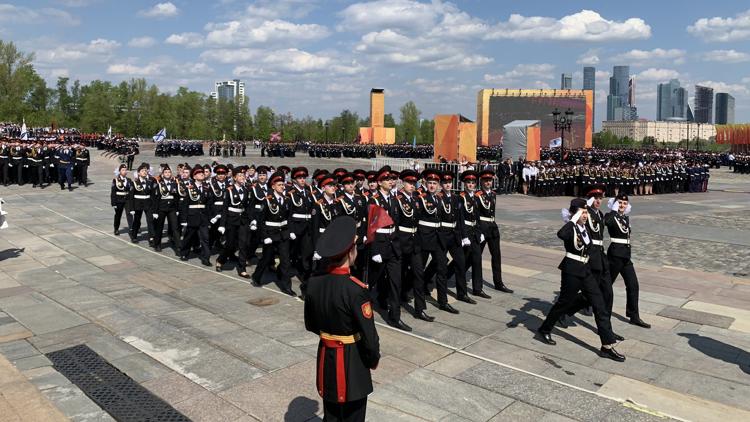 Постер Парад кадет «Не прервется связь поколений»