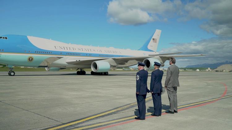 Постер Inside Air Force One: Secrets of the Presidential Plane