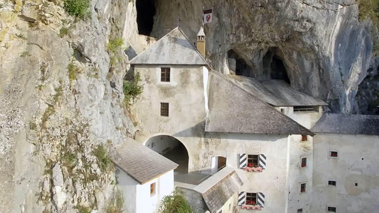 À l’ombre des grands châteaux (lombre-des-grands-chteaux) Документальный сериал