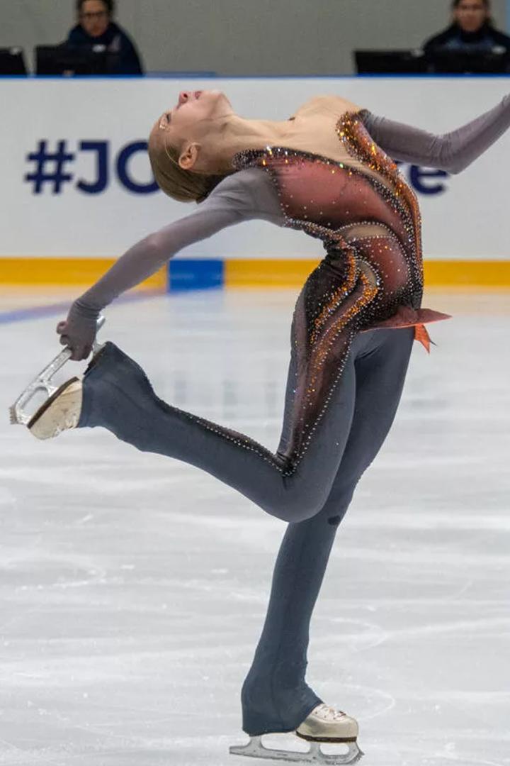 Александра Трусова. В четыре оборота! (aleksandra-trusova-v-chetyre-oborota) Документальный фильм