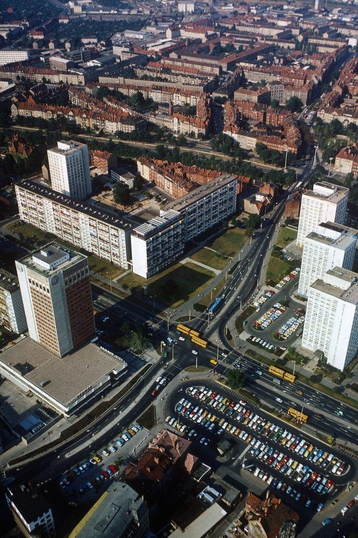 Wir Ostdeutsche: 30 Jahre im vereinten Land (wir-ostdeutsche-30-jahre-im-vereinten-land) Документальный фильм