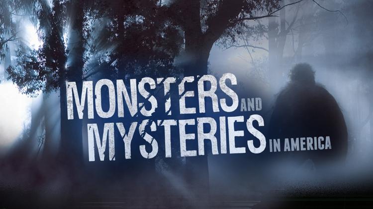 Постер Monsters and Mysteries in America