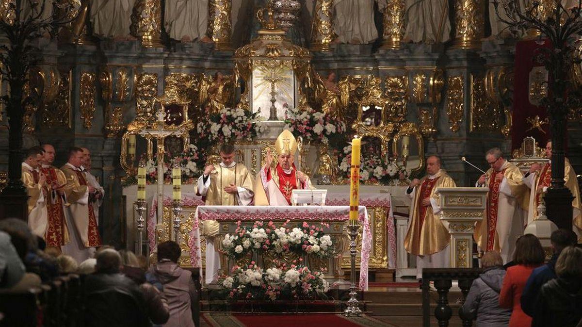 Праздничное богослужение из Фарного костела в Гродно (prazdnichnoe-bogosluzhenie-iz-farnogo-kostela-v-grodno) Другое