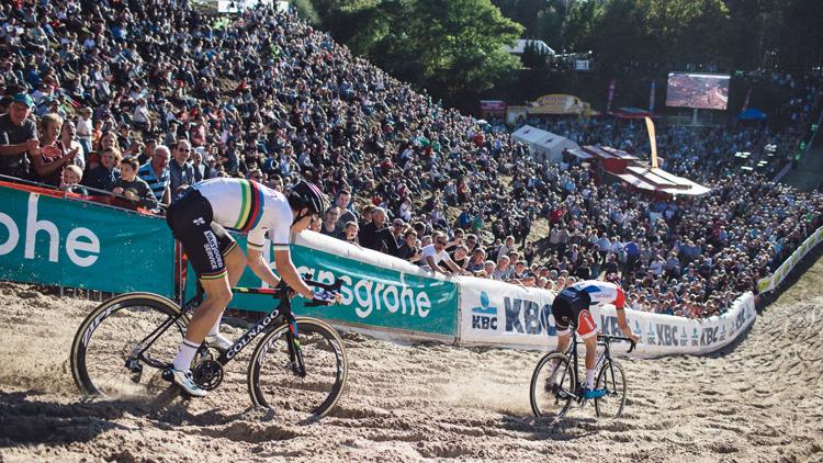 Постер Cyclo-cross. Superprestige 2020/2021. 1re manche. Courses messieurs et dames