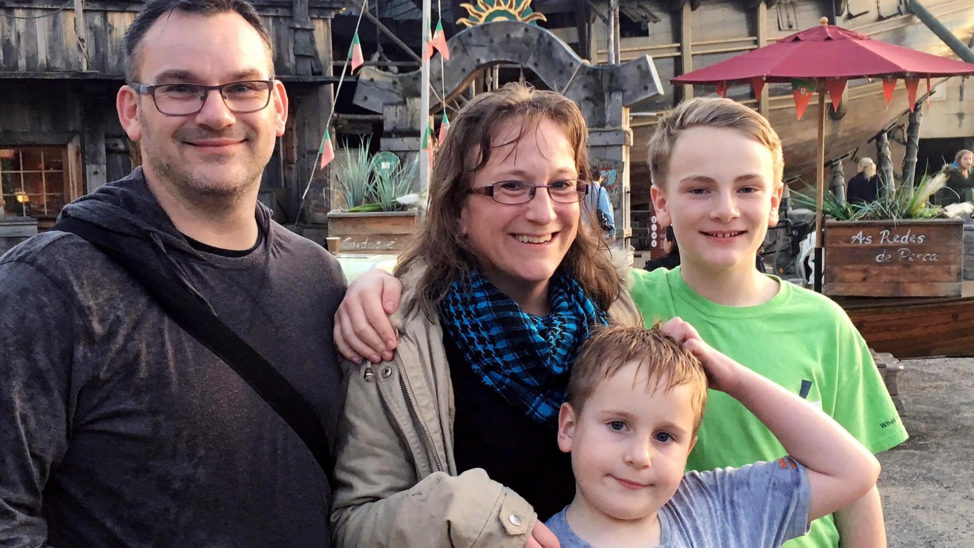 My F-ing Tourette's Family (my-f-ing-tourettes-family) Досуг, хобби