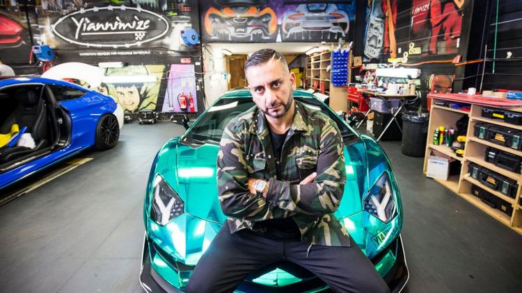 Постер Yianni: Supercar Customiser