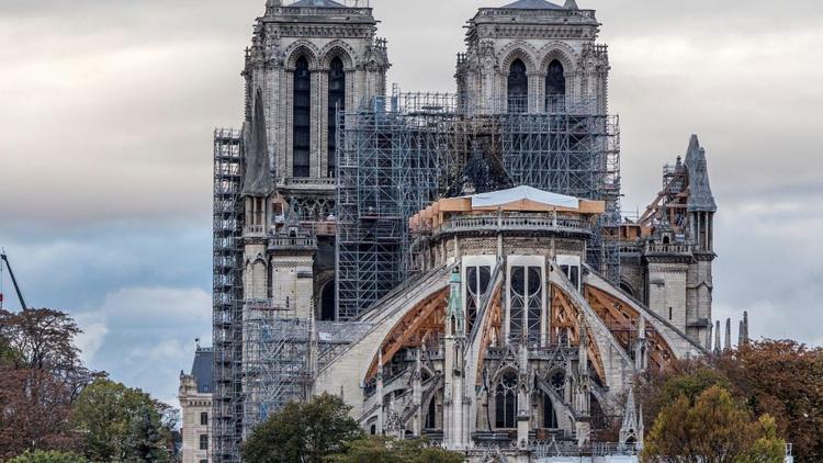 Постер Reconstruire Notre-Dame : le chantier du siècle