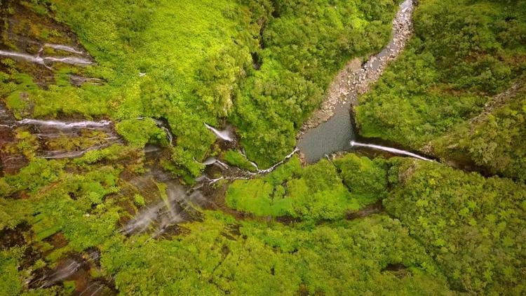 Постер La Réunion, au coeur des rivières