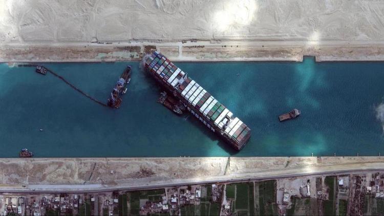 Постер Ever Given: course contre la montre dans le canal de Suez