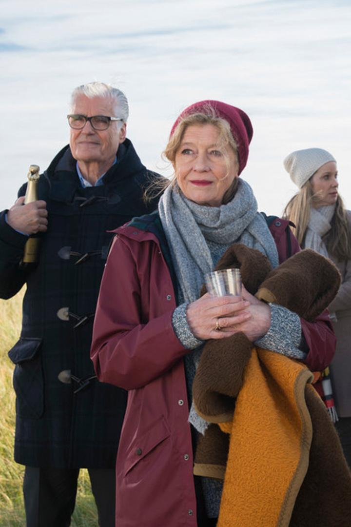 Dora Heldt: Wind aus West mit starken Böen (dora-heldt-wind-aus-west-mit-starken-ben) Другое