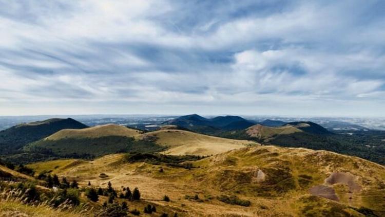 Постер Volcans d'Auvergne: Vont-ils se réveiller?