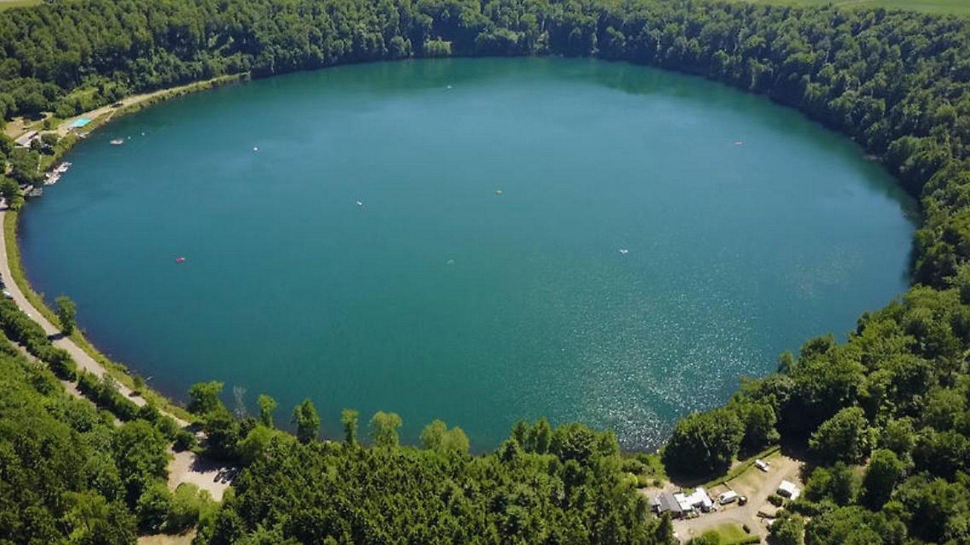 Vulkane in der Eifel-Schlummernde Gefahr (vulkane-in-der-eifel-schlummernde-gefahr) Документальный фильм