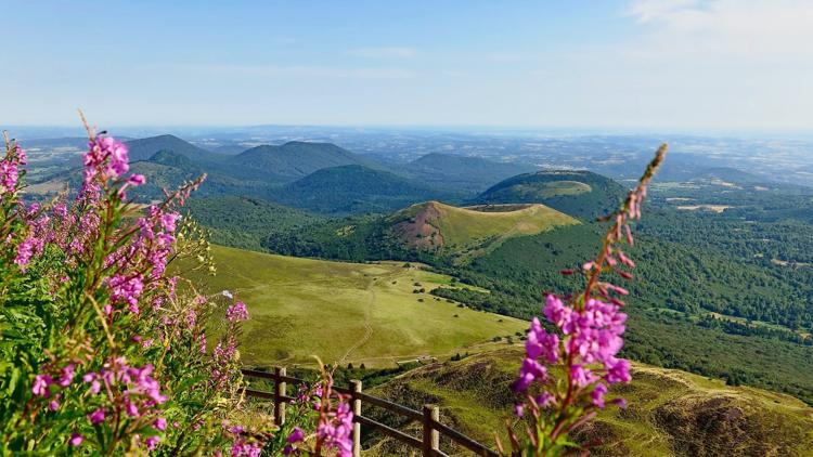 Постер Auvergne, La france Volcanique