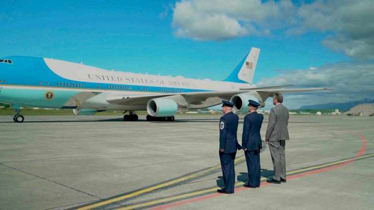 Постер Inside Air Force One: Secrets of the Presidential Plane