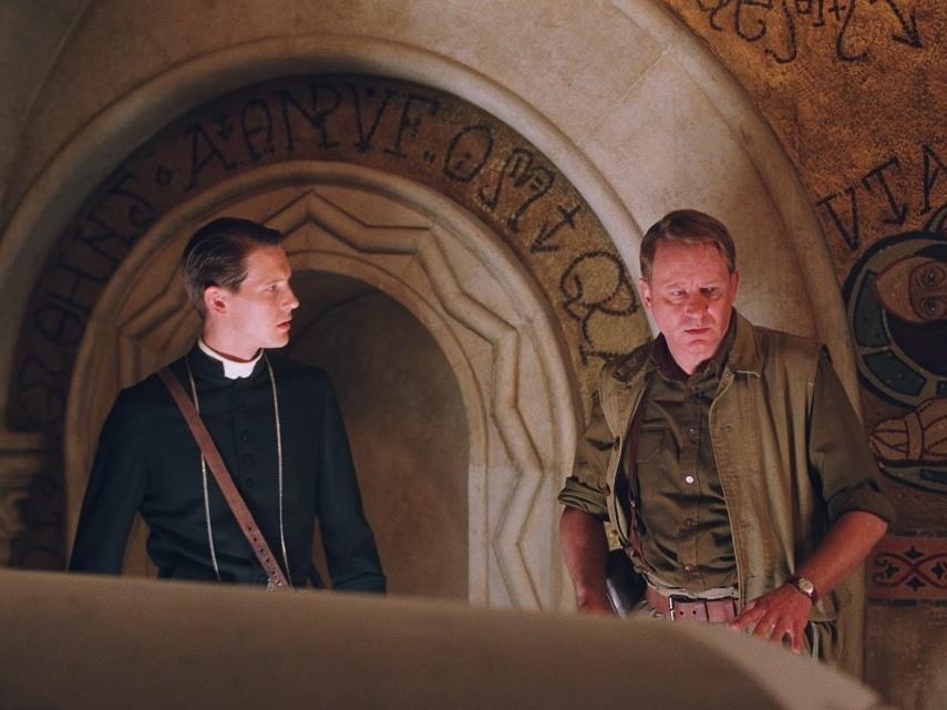 Изгоняющий дьявола: Начало (izgonjajuschij-djavola-nachalo) Фильм 2004