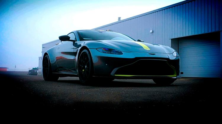 Постер Aston Martin - So British