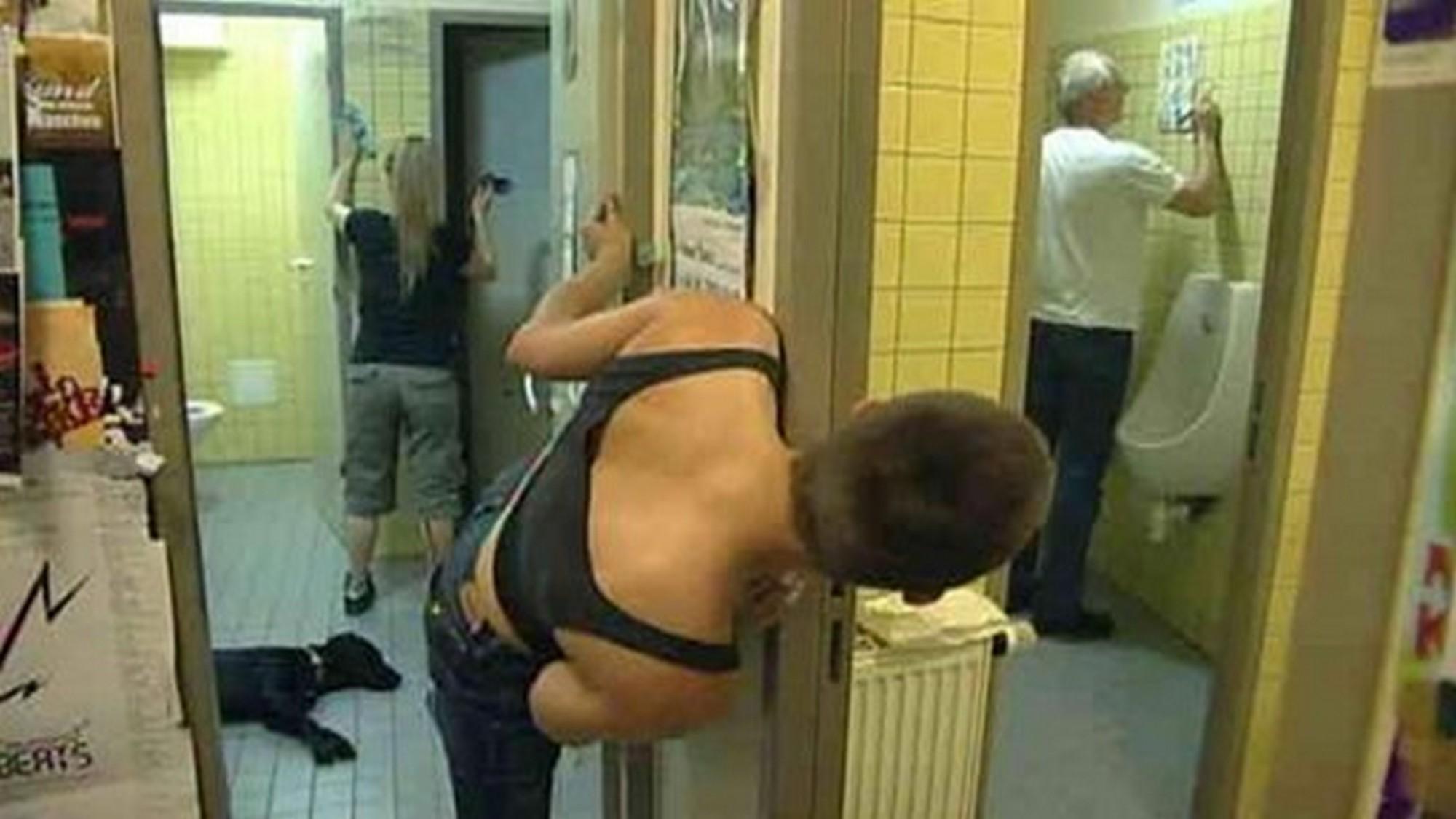 Splachování věčnosti (splachovn-vnosti) Документальный фильм