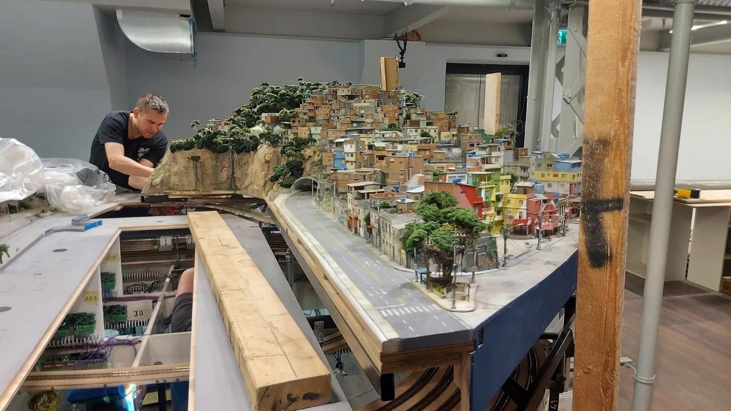 Countdown im Miniatur Wunderland: Rekordprojekt Rio (countdown-im-miniatur-wunderland-rekordprojekt-rio) Документальный фильм