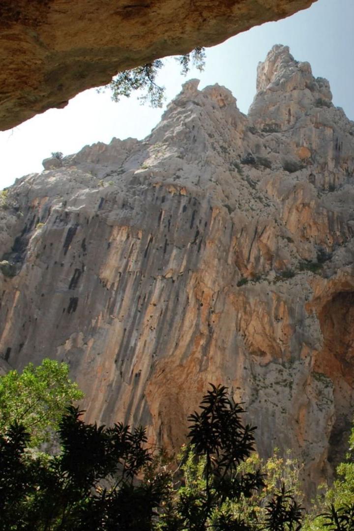 Sardaigne, de roches et de pierres (sardaigne-de-roches-et-de-pierres) Документальный фильм