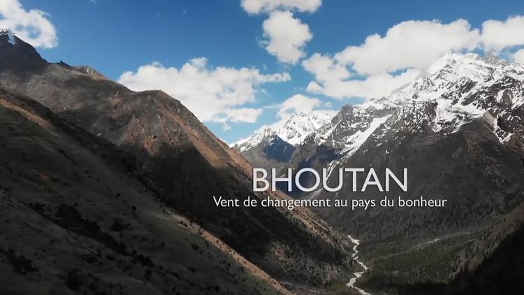 Постер Bouthan - Vent de changement au pays du bonheur