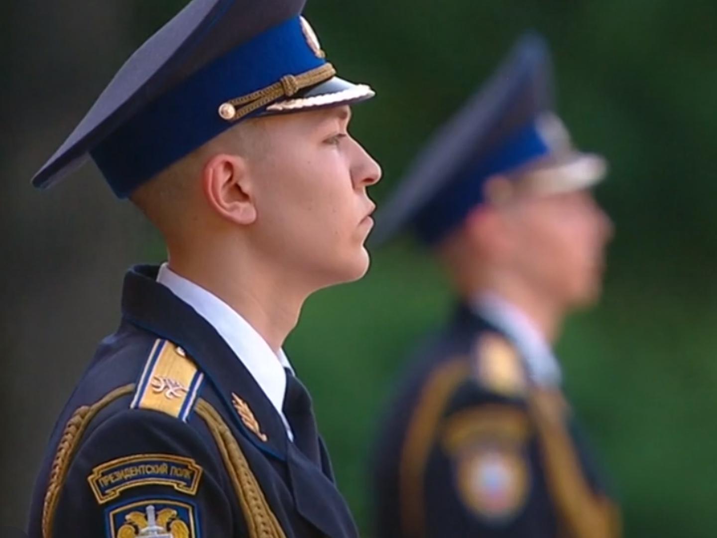 Москва. Возложение цветов к Могиле Неизвестного солдата у Кремлевской стены в связи с 81-й годовщиной со дня начала ВОВ (moskva-vozlozhenie-tsvetov-k-mogile-neizvestnogo-soldata-u-kremlevskoj-steny-v-svjazi-s-81-j-godovschinoj-so-dnja-nachala-vov) Другое