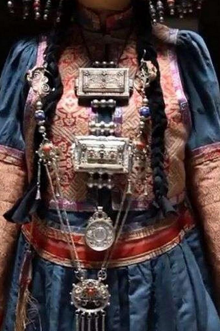 Бурятский костюм – драгоценная память народа (burjatskij-kostjum-dragotsennaja-pamjat-naroda) Документальный фильм