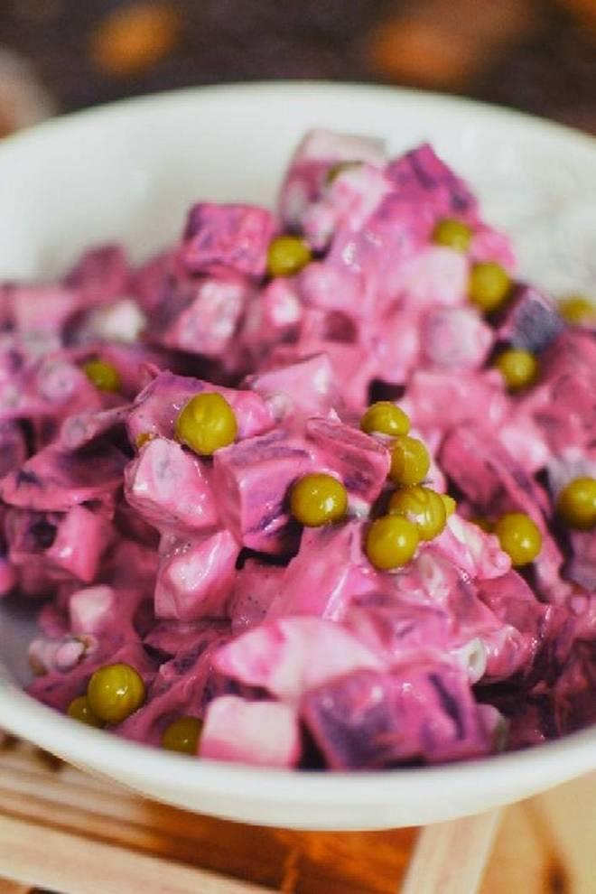 Осенний салат из свеклы и соленого огурца (osennij-salat-iz-svekly-i-solenogo-ogurtsa) Досуг, хобби