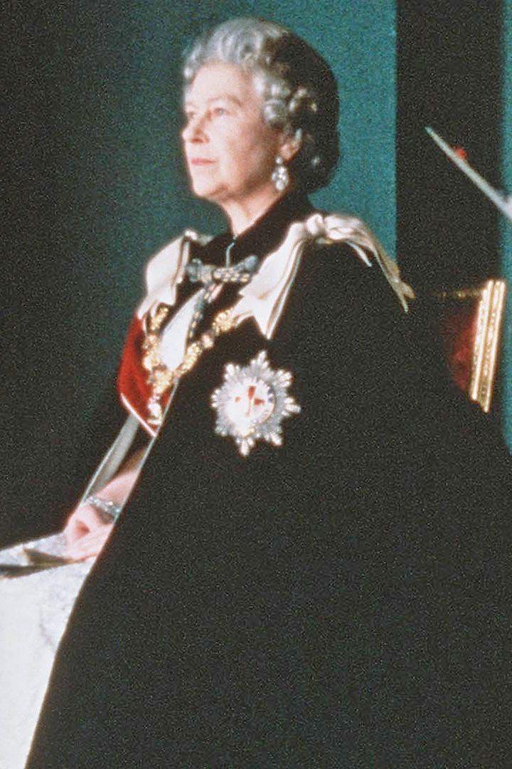 Elizabeth R - A Year in the Life of The Queen (elizabeth-r-a-year-in-the-life-of-the-queen) Документальный фильм