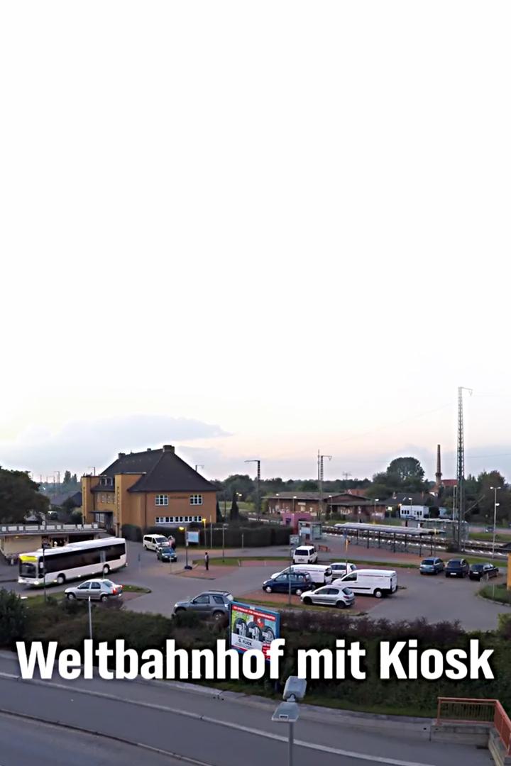Weltbahnhof mit Kiosk - Begegnungen von Stammgästen und Flüchtlingen in Boizenburg (weltbahnhof-mit-kiosk-begegnungen-von-stammgsten-und-flchtlingen-in-boizenburg) Документальный фильм