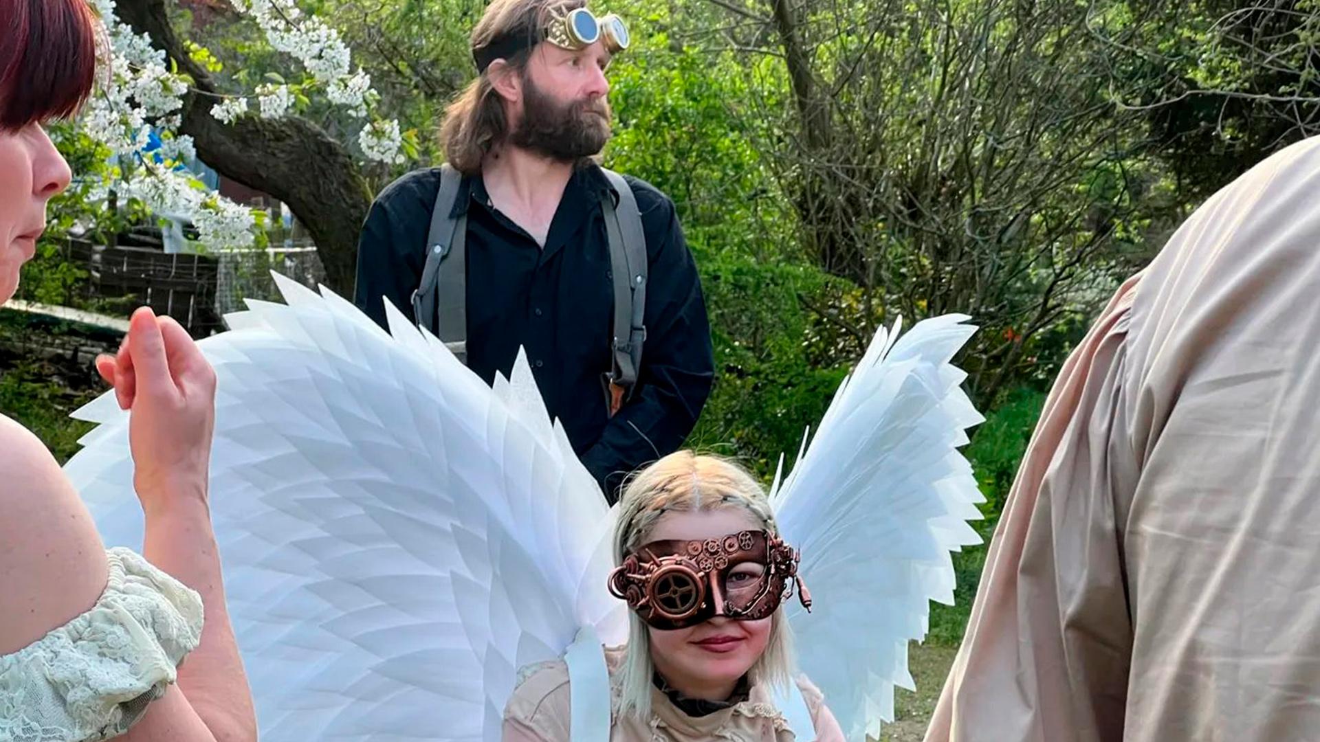 Jules Vernes verrückte Kinder - Die «Steampunks» von Forst und ihr eigenwilliges Festival (jules-vernes-verrckte-kinder-die-steampunks-von-forst-und-ihr-eigenwilliges-festival) Документальный фильм