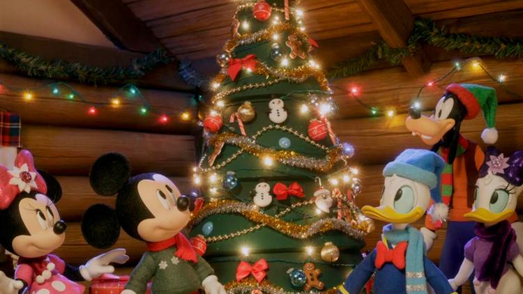 Постер Mickey Saves Christmas