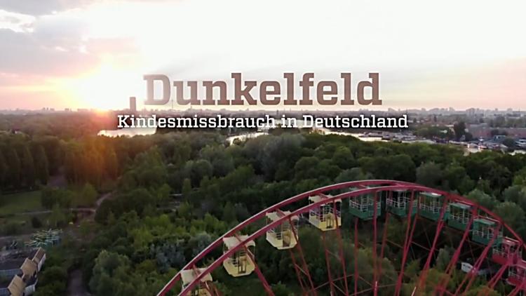 Постер Dunkelfeld — Kindesmissbrauch in Deutschland