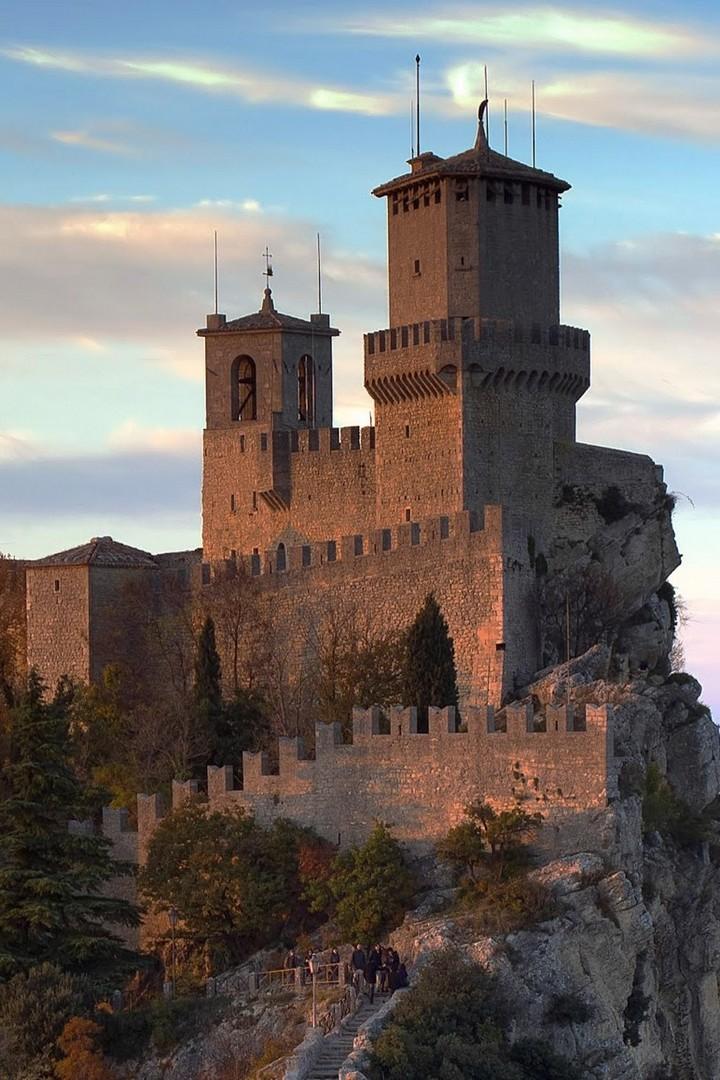 San Marino storia di un territorio (san-marino-storia-di-un-territorio) Познавательное