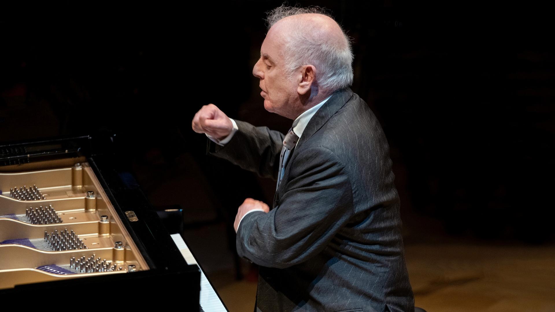 Даниэль Баренбойм (Daniel Barenboim) исполняет фортепианную сонату Бетховена: Соната для фортепиано № 6 (daniel-barenbojm-daniel-barenboim-ispolnjaet-fortepiannuju-sonatu-bethovena-sonata-dlja-fortepiano6) Музыка