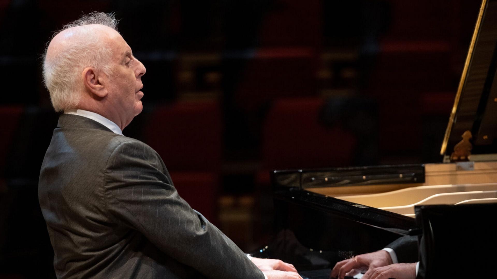 Даниэль Баренбойм исполняет фортепианную сонату Бетховена: Соната для фортепиано № 24 (daniel-barenbojm-ispolnjaet-fortepiannuju-sonatu-bethovena-sonata-dlja-fortepiano24) Музыка