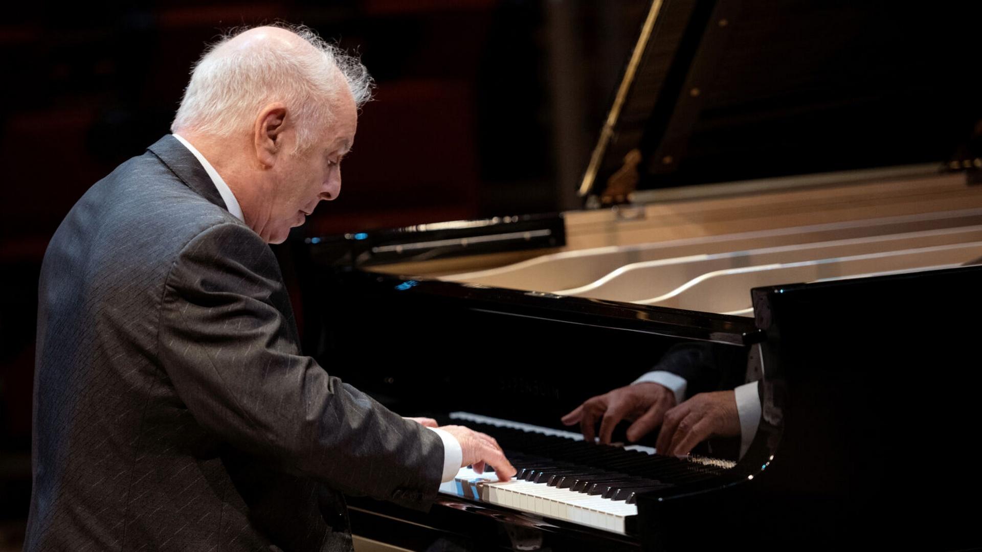 Даниэль Баренбойм исполняет фортепианную сонату Бетховена: Соната для фортепиано № 9 (daniel-barenbojm-ispolnjaet-fortepiannuju-sonatu-bethovena-sonata-dlja-fortepiano9) Музыка