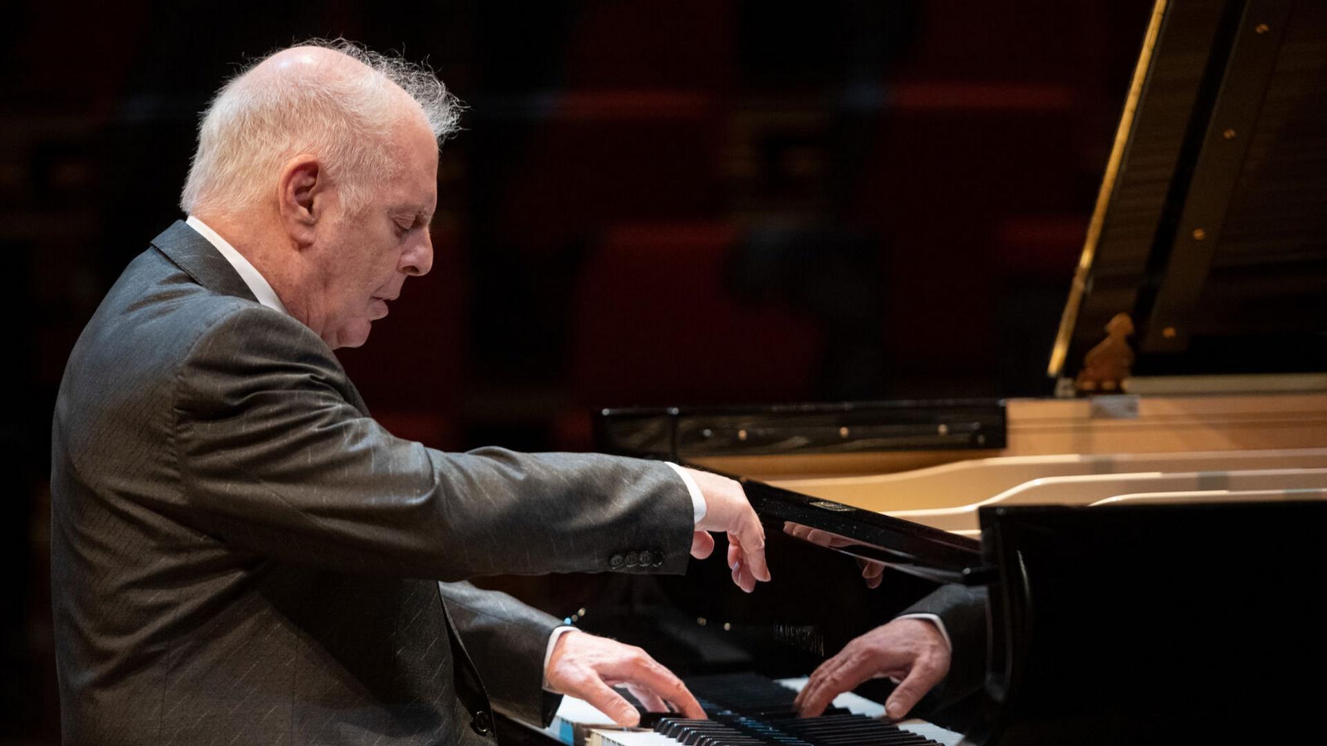 Даниэль Баренбойм (Daniel Barenboim) исполняет фортепианную сонату Бетховена: Соната для фортепиано № 24 (daniel-barenbojm-daniel-barenboim-ispolnjaet-fortepiannuju-sonatu-bethovena-sonata-dlja-fortepiano24) Музыка