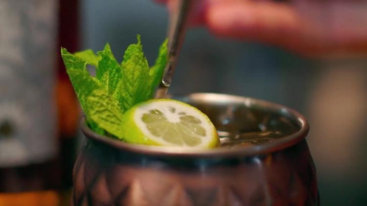 Постер Rum Old Fashioned and Rum Island Mule cocktails