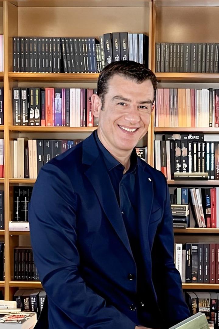 Η Λεσχη Του Βιβλιου Познавательное