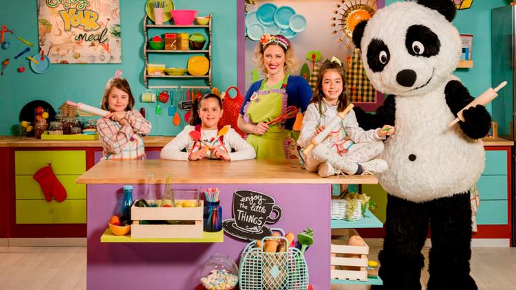 Постер Panda Kitchen con Julia Macaroni